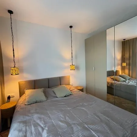 Apartament Z Ogrodkiem Nefryt Marynarska דירה
