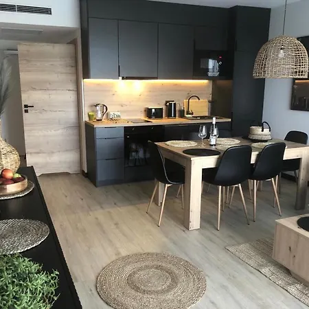 Apartament Z Ogrodkiem Nefryt Marynarska